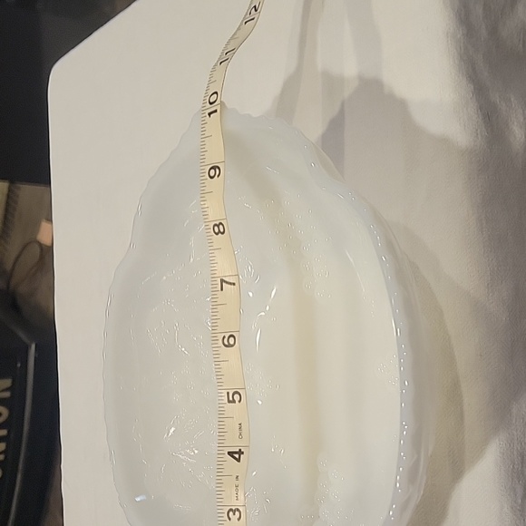 Milk glass Fruit bowl,grape raised pattern,euc - Picture 5 of 6